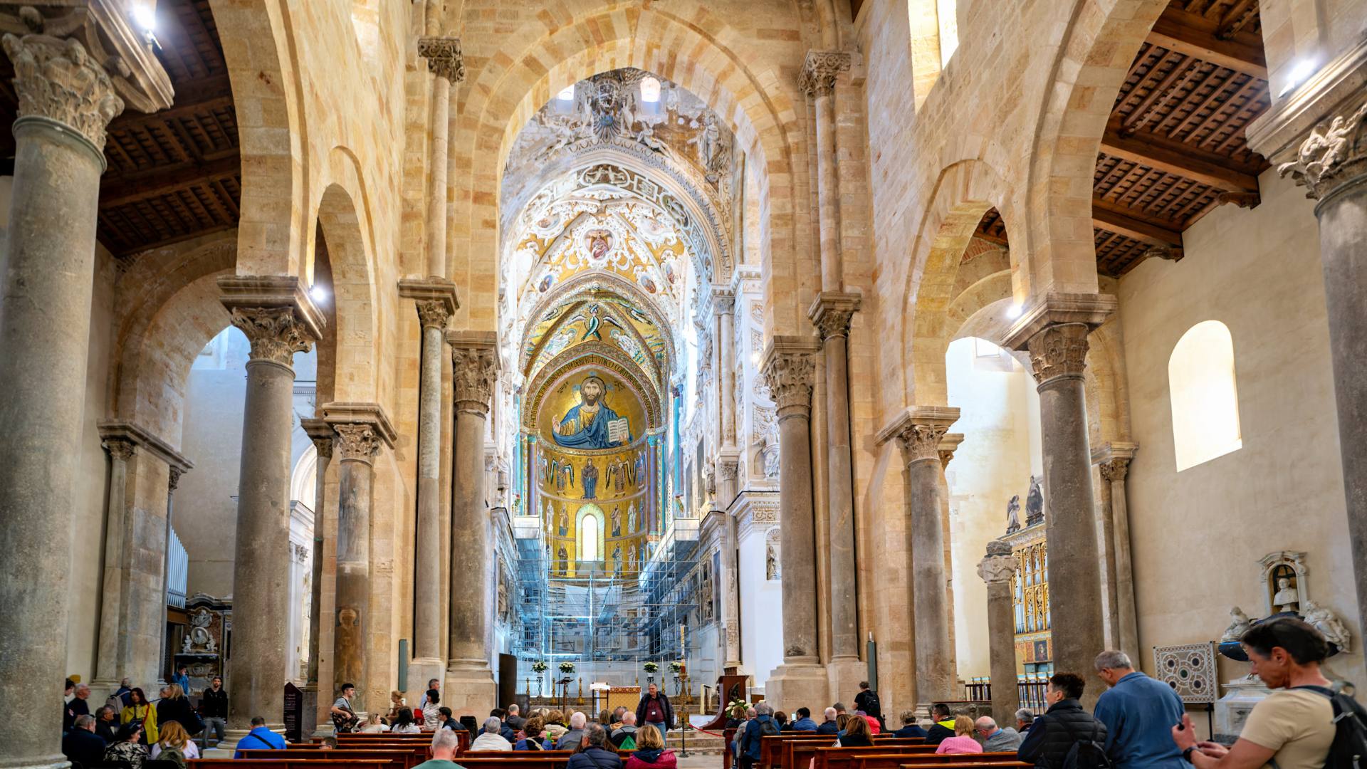 Im Inneren der Kathedrale